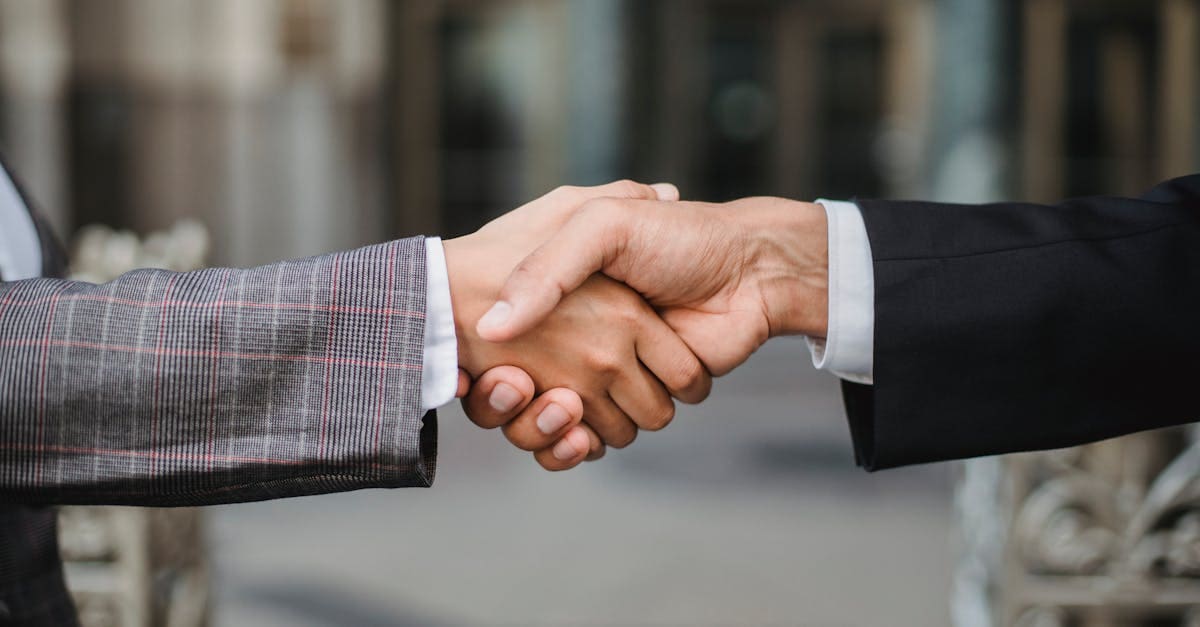 découvrez l'art de la négociation : des stratégies efficaces, des conseils pratiques et des techniques éprouvées pour réussir vos échanges et atteindre vos objectifs. apprenez à convaincre, à persuader et à conclure des accords gagnant-gagnant.